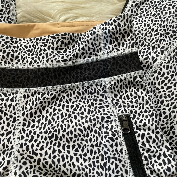 LULULEMON Inspire Tight Black & White Miss Mossaic Mesh - Picture 3 of 6